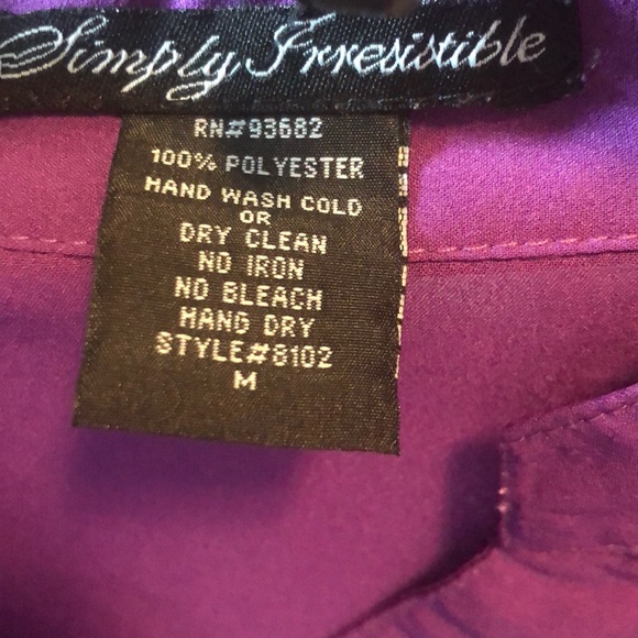 Woman’s blouse - Picture 5 of 6